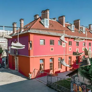  Hostel Celica Slovinsko